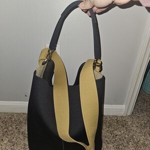 Rothy’s The Bucket Bag – Ink & Ivory | Gold Hardware | Laptop-Friendly